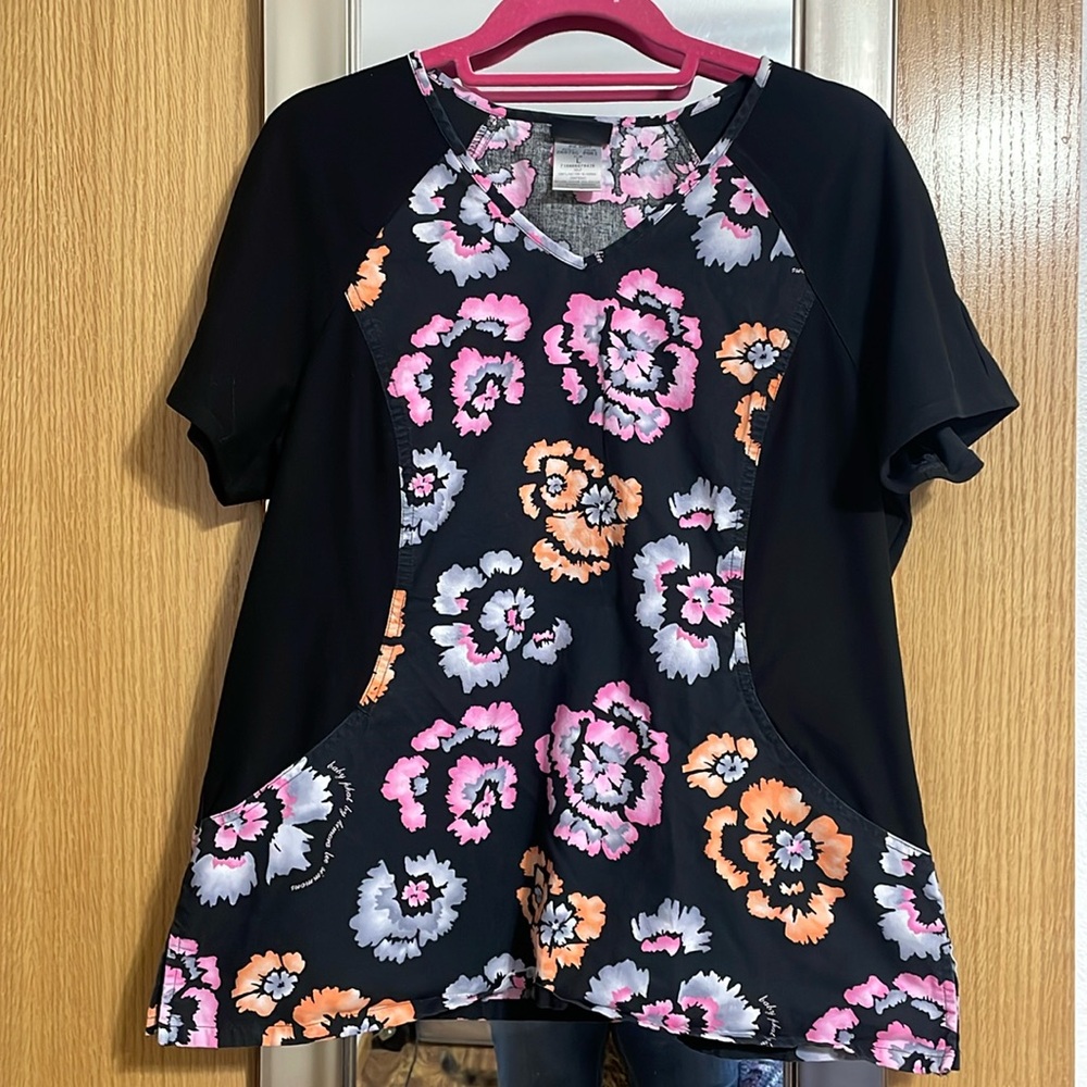 Baby Phat scrubs top size Large black pink orange flowers elastic sides pockets